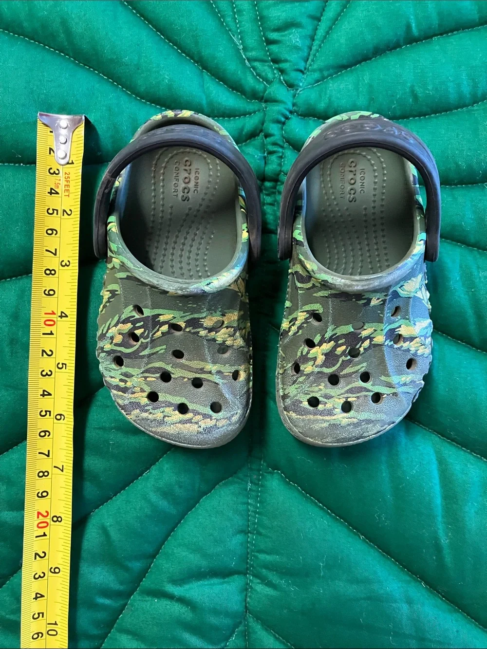 Crocs camo kids size C7, green and black camo.